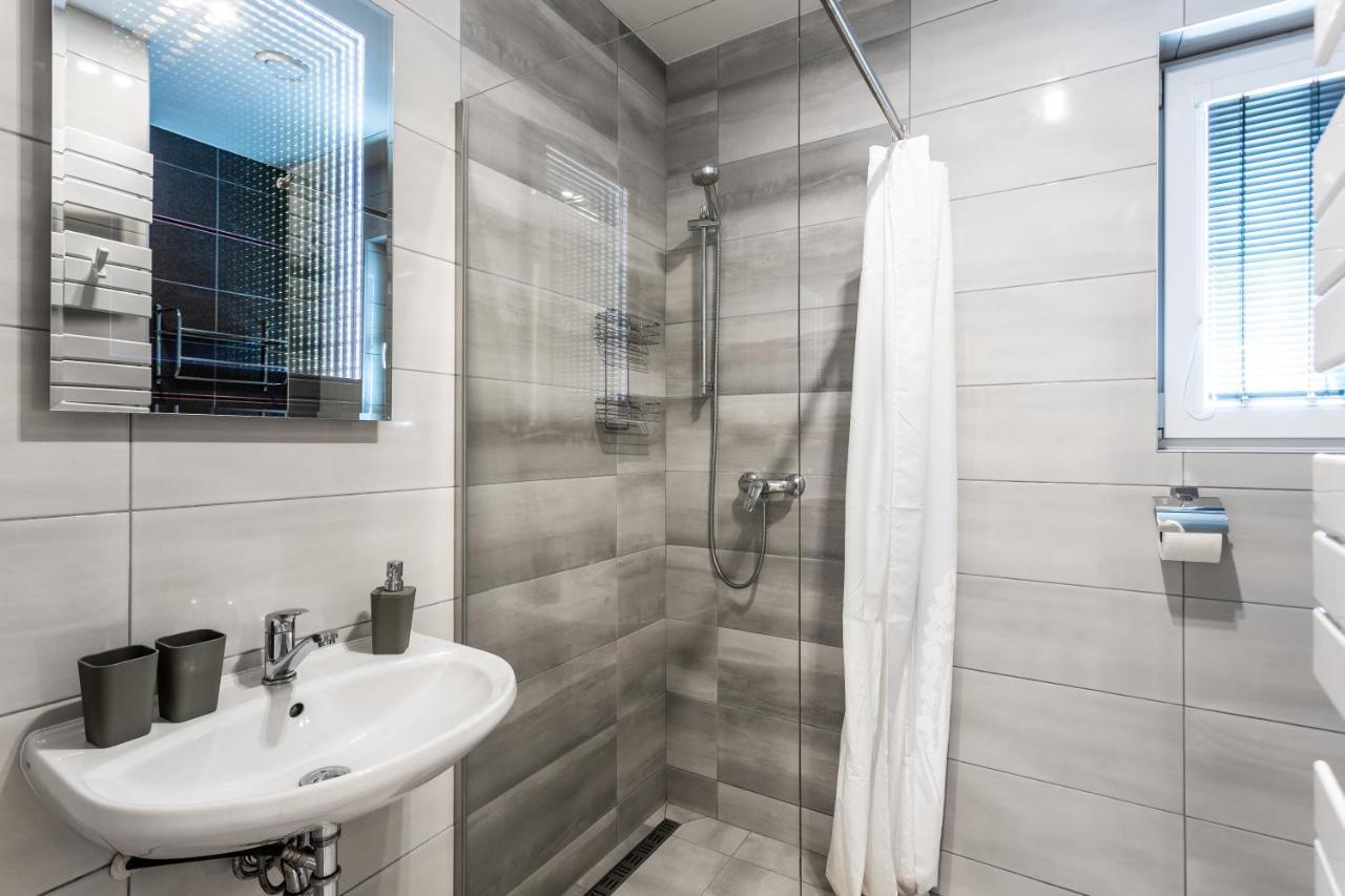 Family Apartments Klinovec Loučná pod Klínovcem Exteriör bild