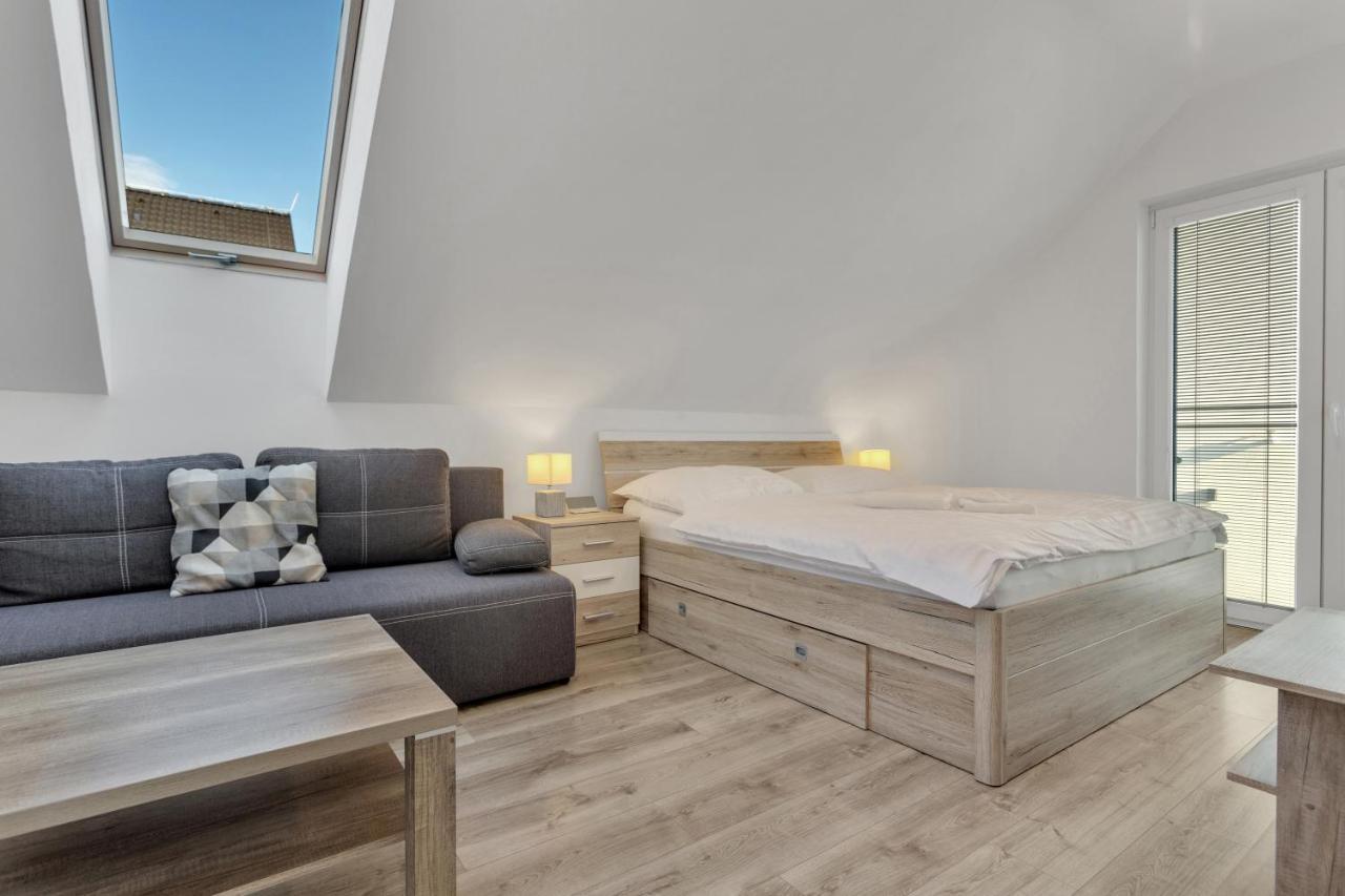 Family Apartments Klinovec Loučná pod Klínovcem Exteriör bild